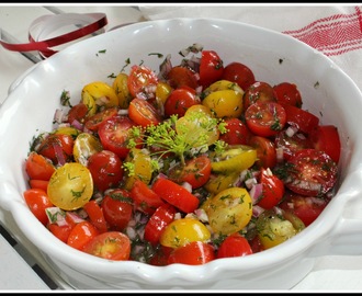 Tomatsallad som passar till kräftskivan