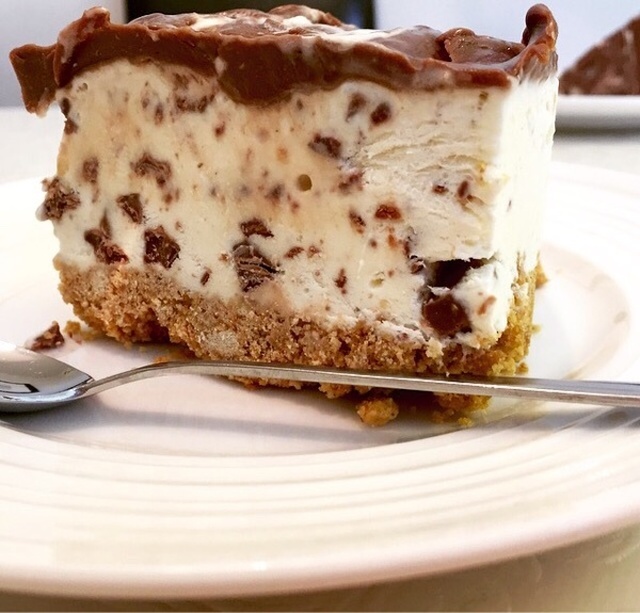 Cheesecake med mjölkchoklad och tryffel topping.