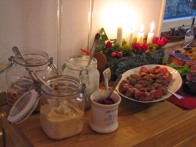 Enkel kryddsill, vitlökssill och gravlax till julbordet