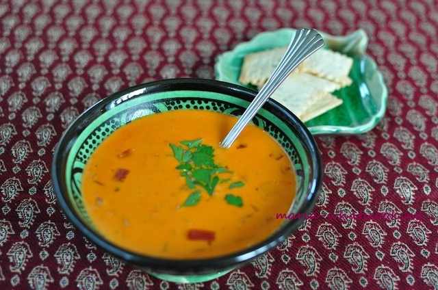 Linssoppa med kokos och röd curry