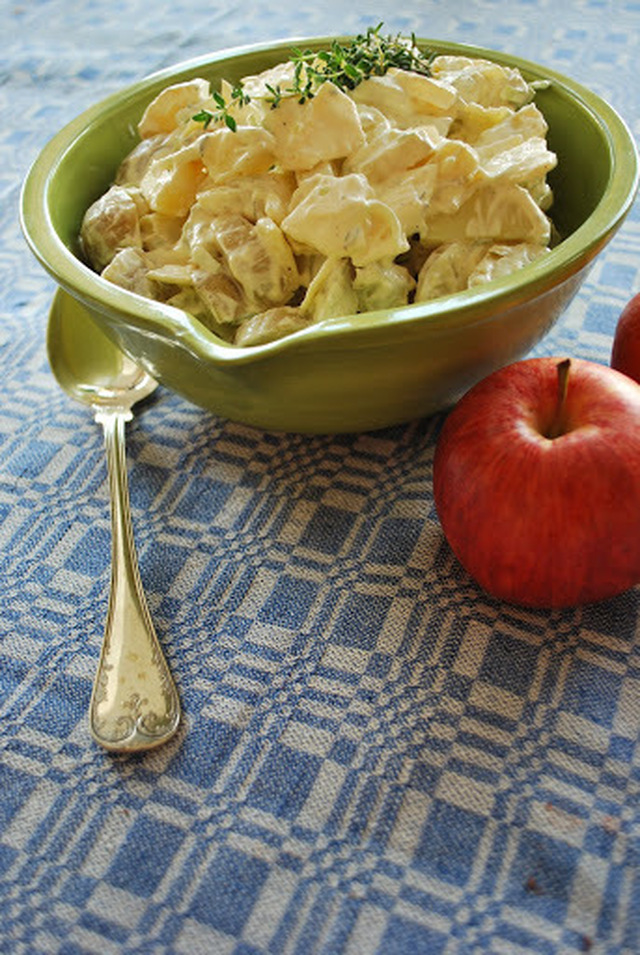 Potatissallad med äpple och timjan