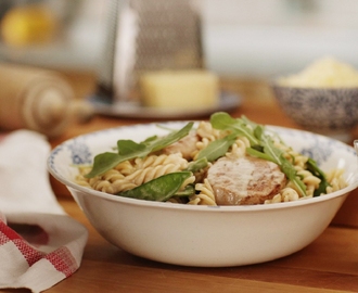 Pasta med fläskfilé, vitlökssås och sparris