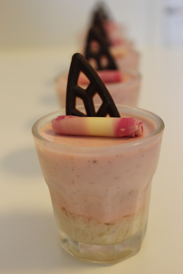 Jordgubbs pannacotta/ Rabarbermousse