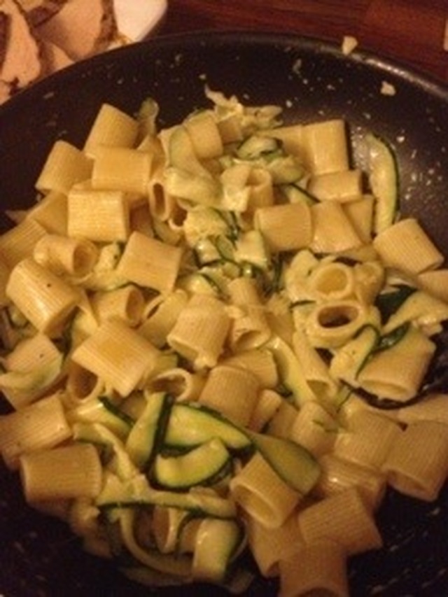 …krämig pasta med zucchini och fläskytterfilé.