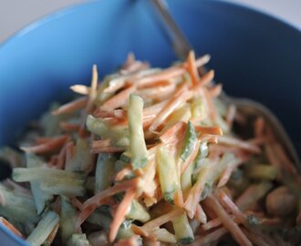 Sallad med yoghurtsås