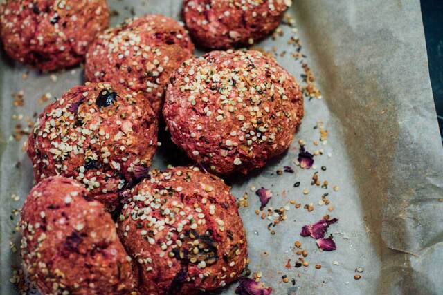 Glutenfria bullar med rödbeta