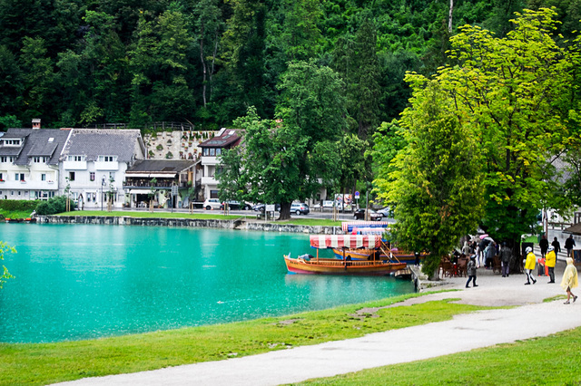 Den lilla byn Bled och den turkosa Bledsjön