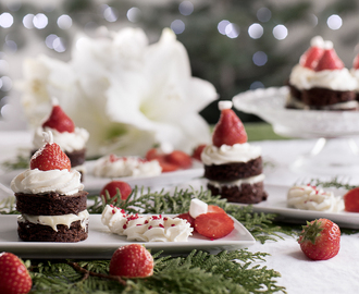 En favorit hos både stora och små. Tomtebakelse med vit chokladtryffel och vaniljkräm