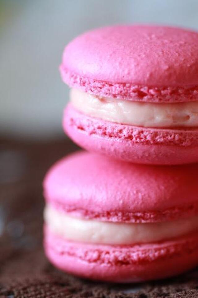 Sweet moment with my macaron.