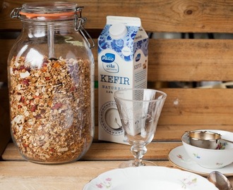 Granola med en hint av nypon och kanel