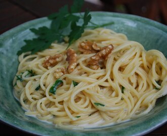 Pasta med gorgonzola och valnötter