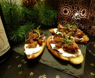 Antipasti crostini med getost och fikonkompott