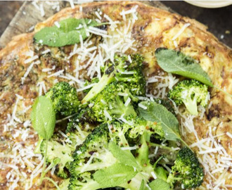 Majsfrittata med Grana Padano och chilifräst broccoli