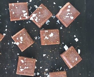 Paleo chokladkola med flingsalt