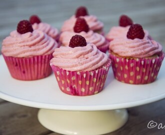 Peach Melba Muffins