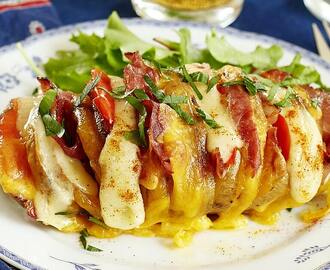 Hasselbackspotatis med bacon och ost