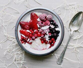 Vegan Coconut Porridge with Berries and Coconut Flakes