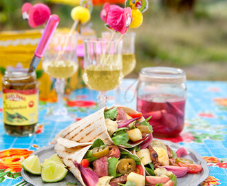 Fajitas fyllda med flankstek och picklad rödlök