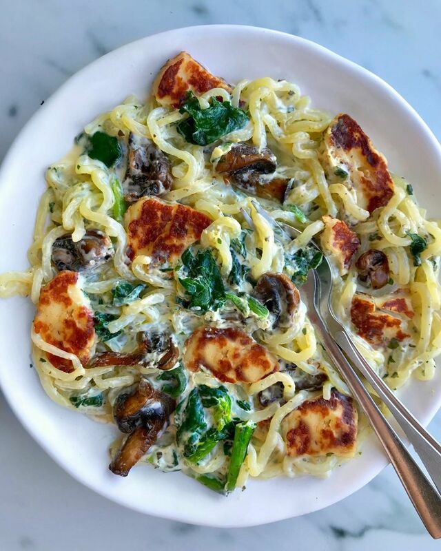 Malin Sofia Magdalena Jansson on Instagram: “? Krämig pasta med halloumi, champinjoner & vitlök ? Ny vecka, ny pasta ?? Gjorde som så ofta; använde det jag hade hemma. Allt blir ju…”