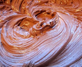 Mörk chokladfudgefrosting