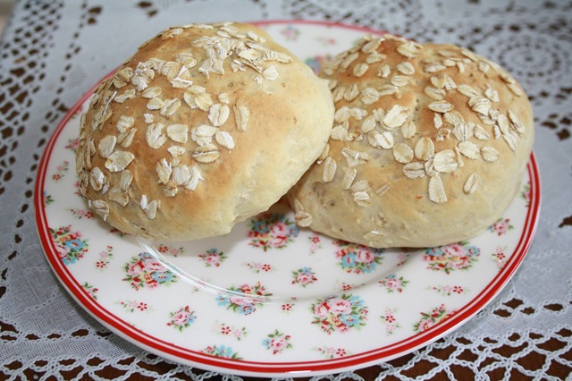 Frukostbröd måste vi ha! Idag bjuds det på havrefrallor!