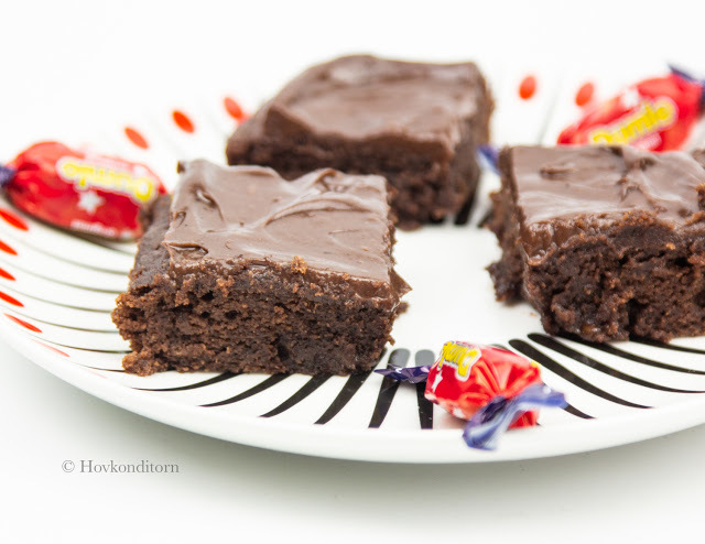 Dumle Chocolate Squares with Chocolate Frosting