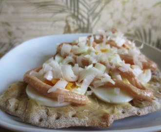 Hemgjort knäckebröd och smör