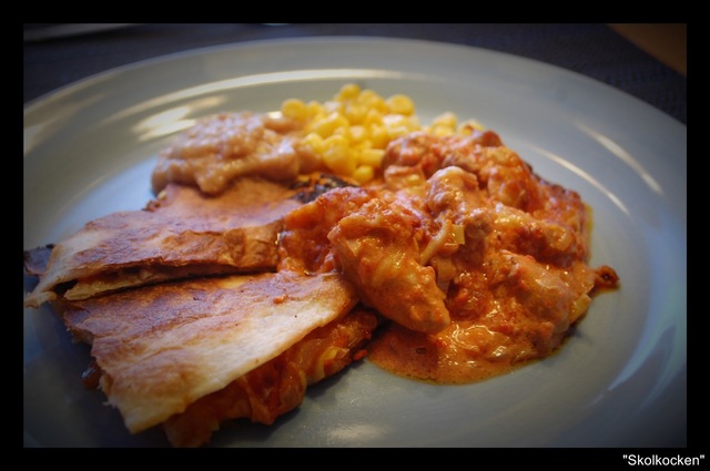 Mexikansk kycklinggratäng med quesadilla och avokadosalsa