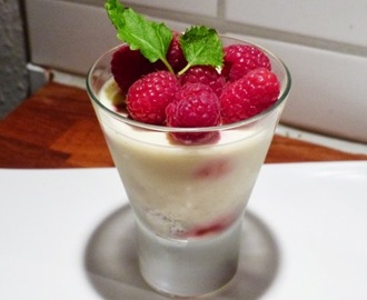 Hallonpannacotta