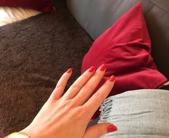 Röda naglar!