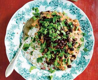 Svampstroganoff med svarta bönor och kokt ris