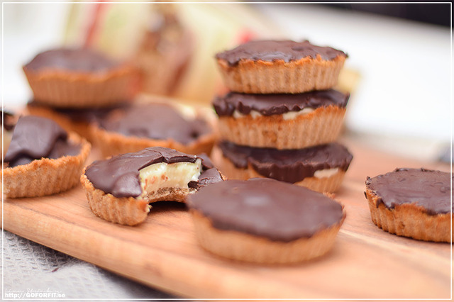 Creamy Vanilla & Chocolate Cookies.