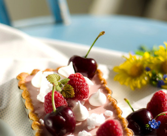 Raspberry Panna Cotta Tartlets (Hallonpannacottapaj)