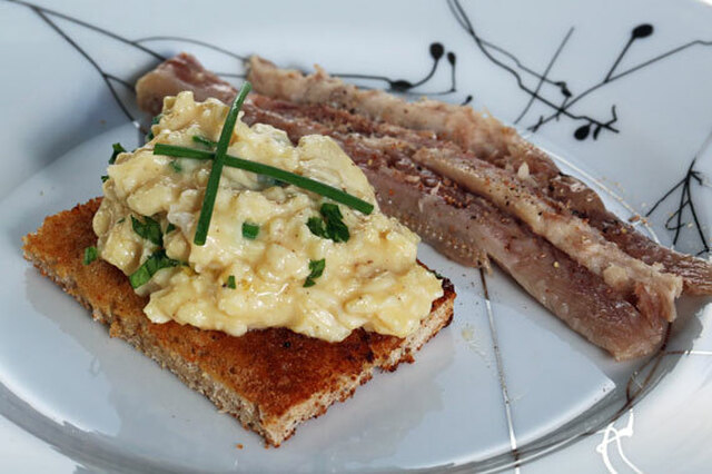 Smoked eel with scrambled eggs