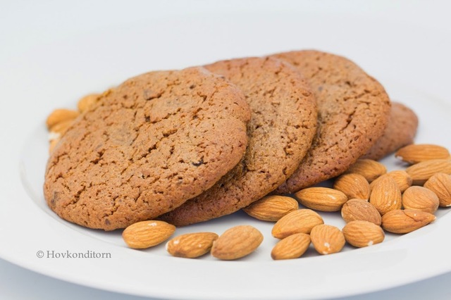 Almond Butter-Chocolate Cookies