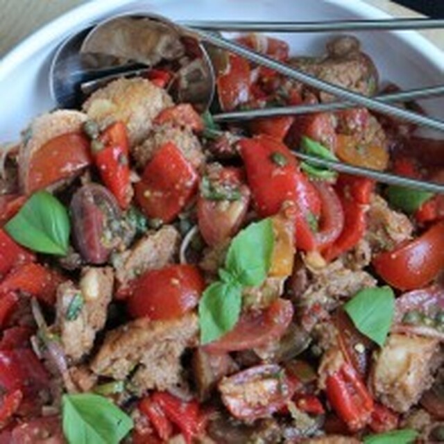 Italiensk tomat- och brödsallad à la Jamie Oliver.