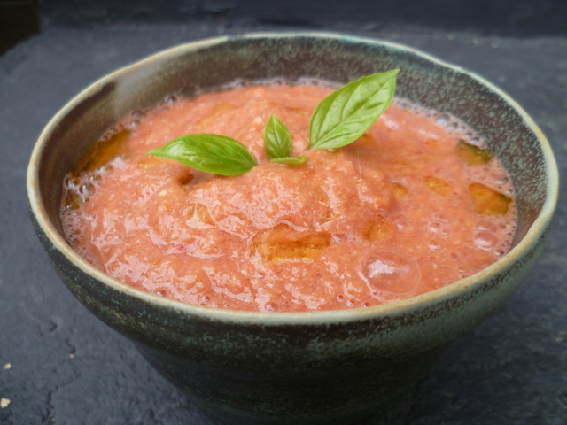 Snabb raw tomatsoppa