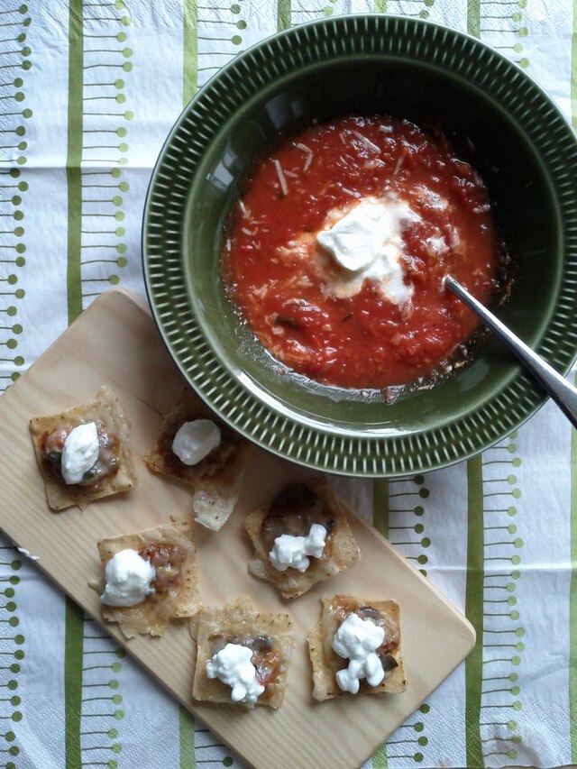 Tomatsoppa med små Tapas