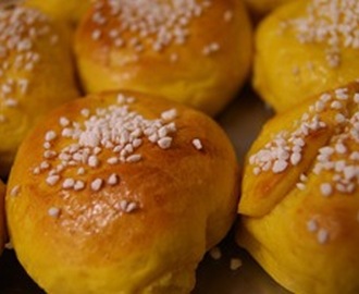 Vaniljfyllda saffrans bullar/Lussekatter/Lussebullar