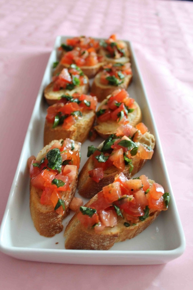 Bruschetta med tomat och basilika