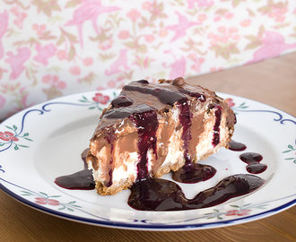 Hot berry fudge cheesecake