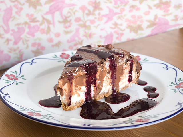 Hot berry fudge cheesecake