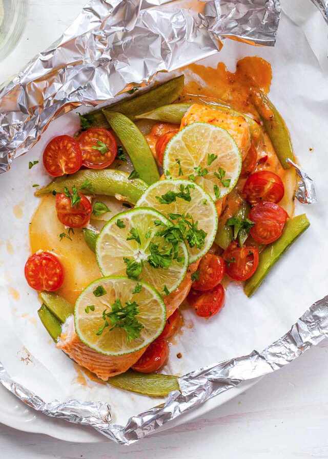 Easy Salmon Foil Packets with Vegetables Harissamayo