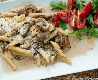 Penne pasta med fläskfile, svamp och grädde