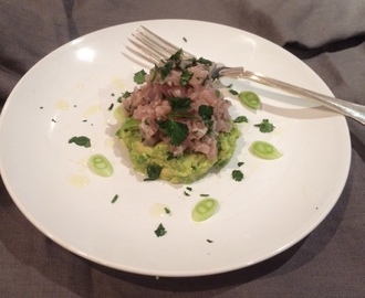 Tonfisktartar med avokado