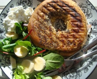 Snabblunch: grillad bagel med kycklingfyllning