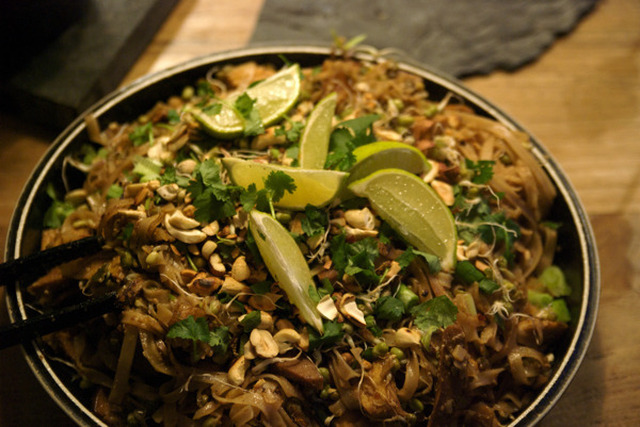 Seitan Pad Thai,4 port200g seitan (kan ersättas med annat gott...