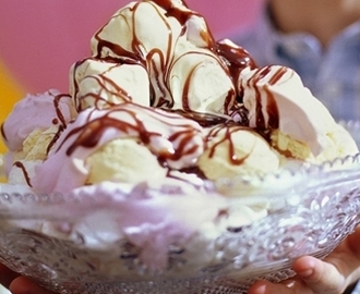 Marängsviss med hallon och chokladkolasås