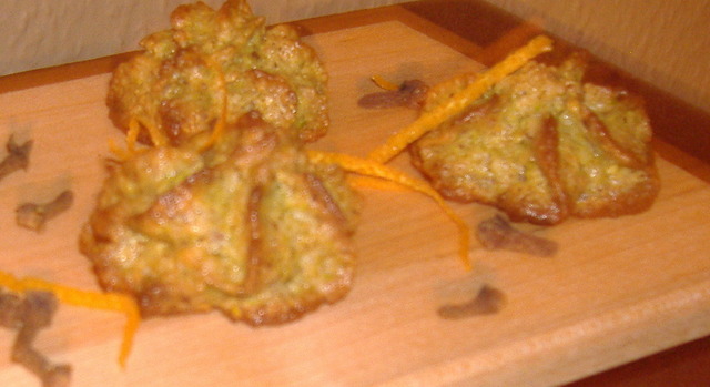 Pistagenötkakor med kryddnejlika och apelsin