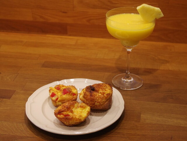 Omelettmuffins och en hemmagjord juice